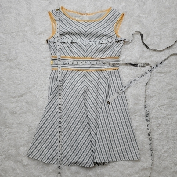 𝅺LONDON Times Dress - Picture 3 of 5